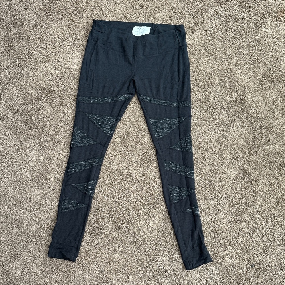 Slow Fashion Nomads Black Pattern Leggings- L